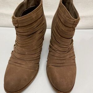 Pierre dumas camel color ankle boots size 7.5